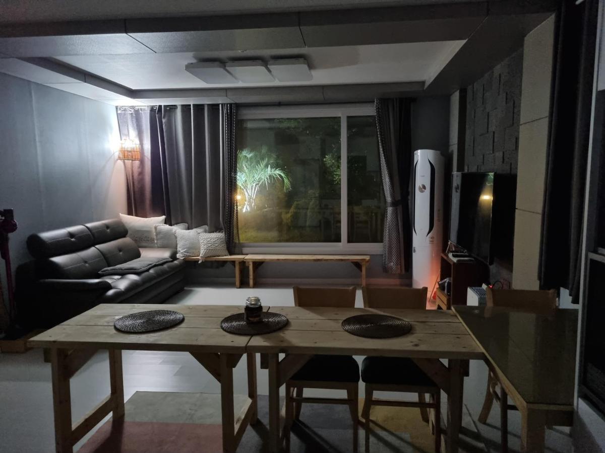 Bed and Breakfast Gashi Sarang Seogwipo Exterior foto